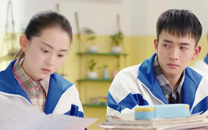 与你最后的夏天教室的那一间片头主题曲mv