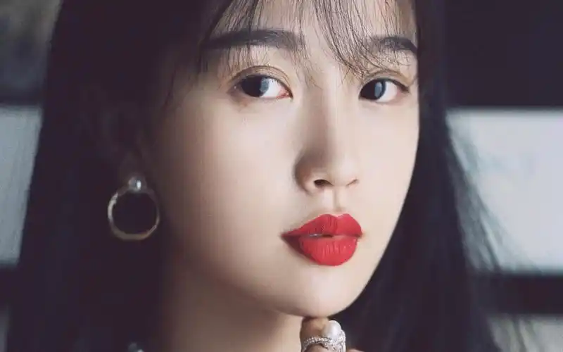 虞书欣魅力性感写真图片桌面壁纸