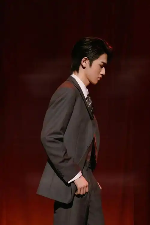 掀个刘海而已怎么像变了个人