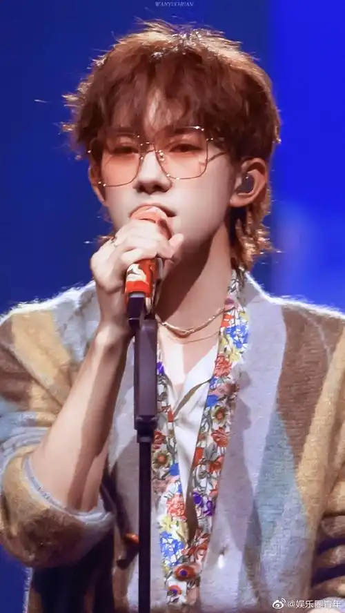 男星羊毛卷有多可爱#易烊千玺的羊毛卷过于可爱了,什么时候能再来