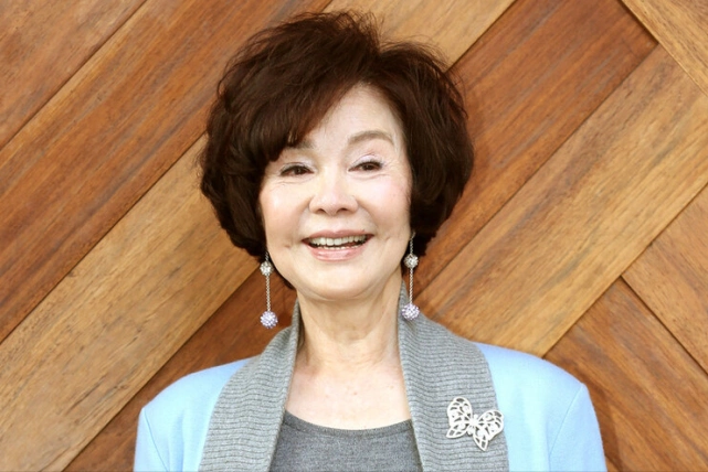 归亚蕾的短发才是奶奶辈最适合的减龄发型时髦优雅端庄大气