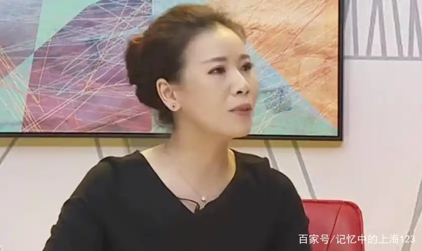 难道房海燕不主持节目后评价变得那么差了?还是原本就差?