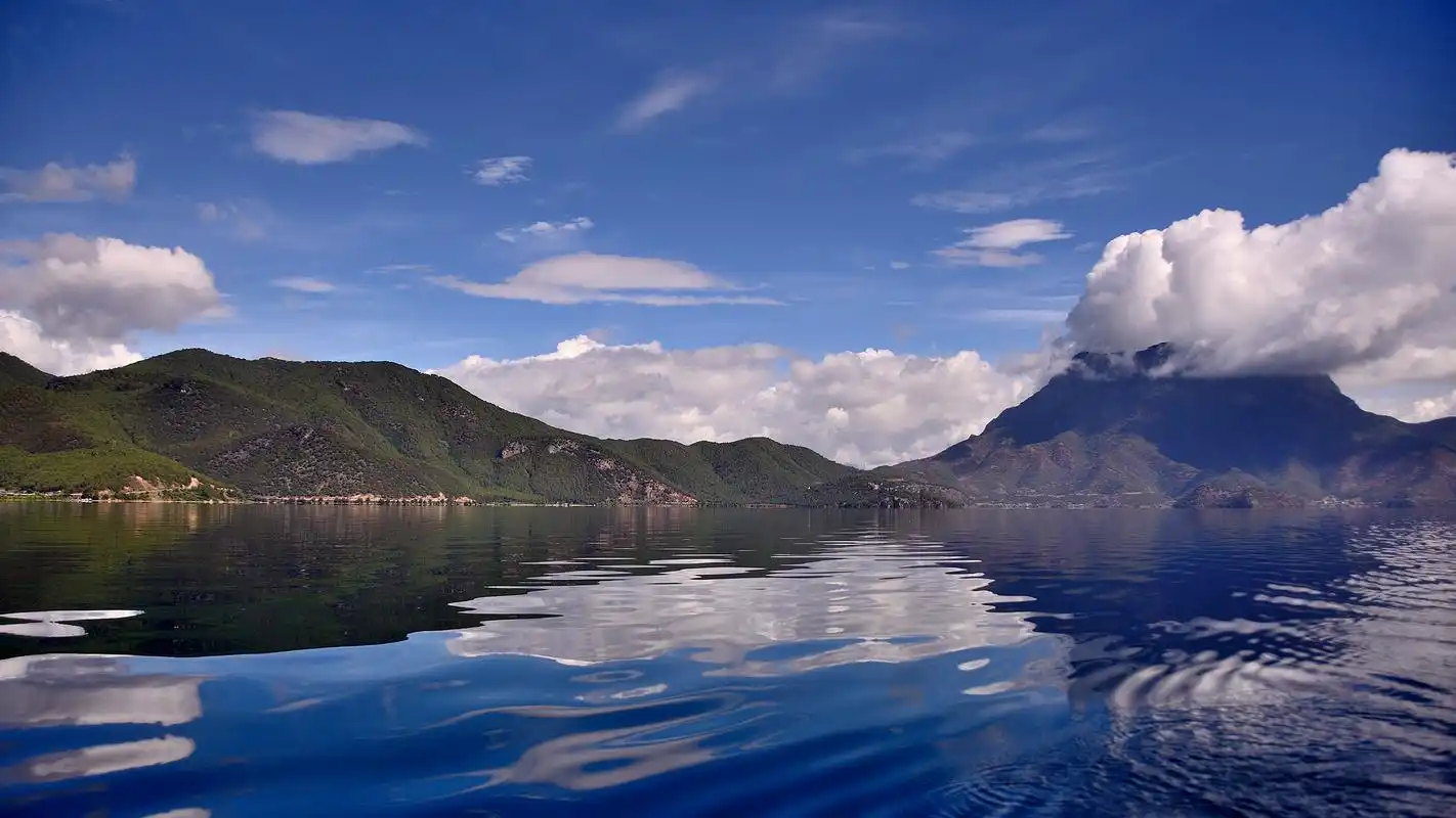 唯美泸沽湖风景摄影高清宽屏桌面壁纸