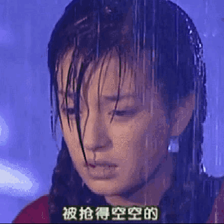 大太阳底下站军姿,堪比受刑,你恨不得自己立刻穿越成找爸爸要钱的依萍