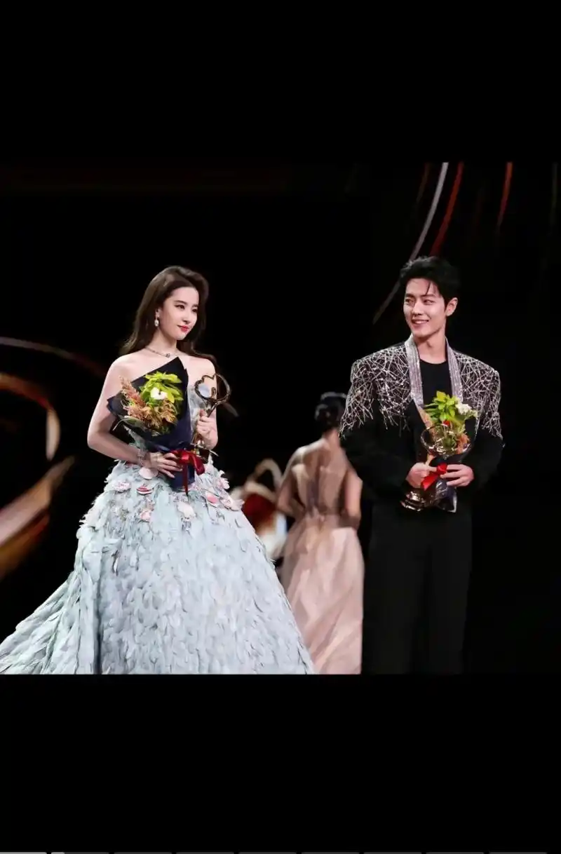 肖战和刘亦菲官宣啦!