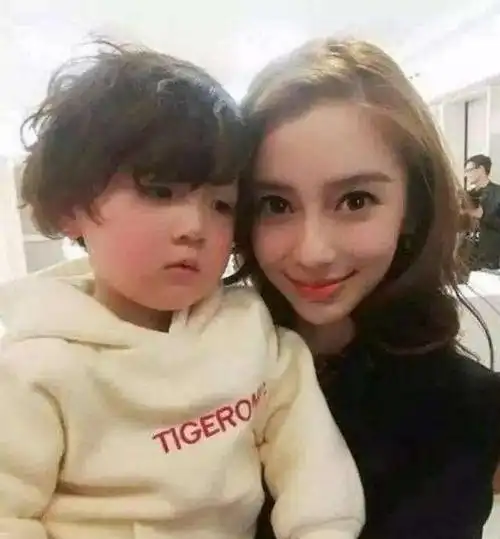 从世纪婚礼到小海绵出生,再到黄晓明和baby离婚,他们经历了什么