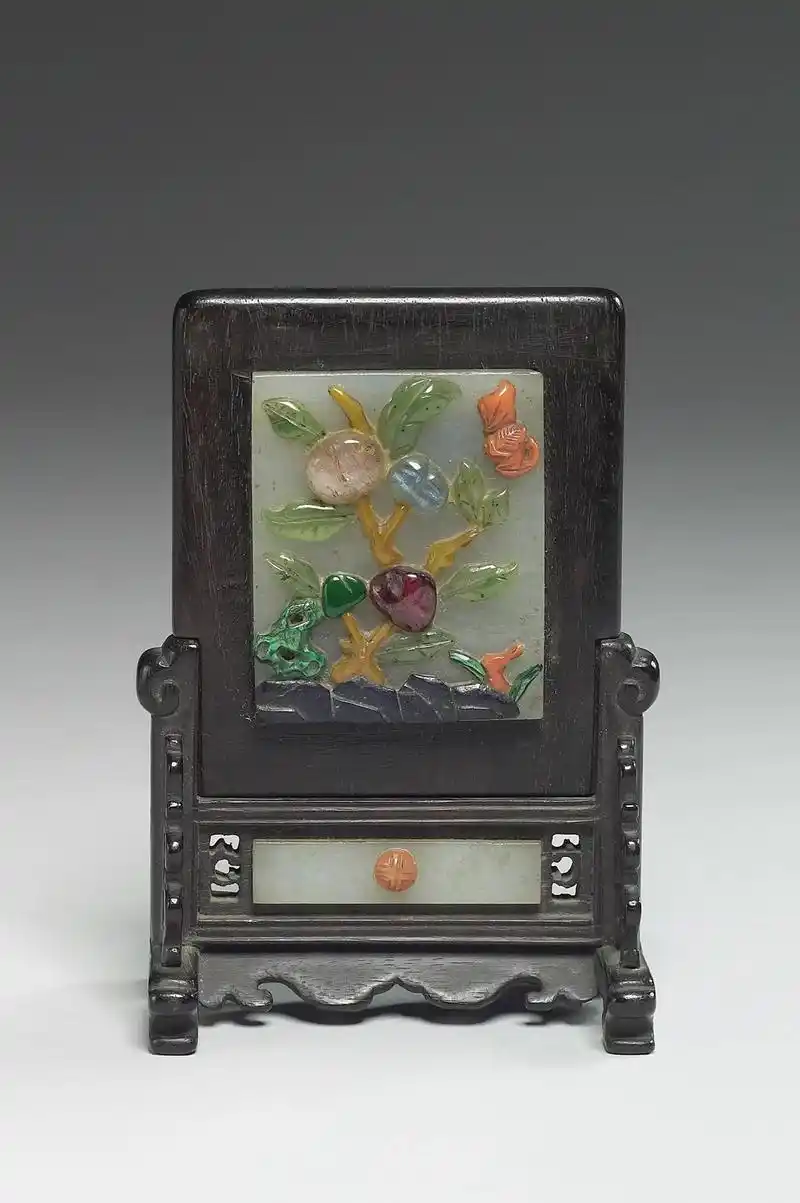 清玉嵌宝插屏,台北故宫博物院藏