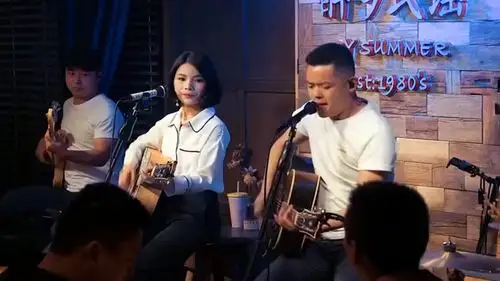 夏天播放乐队吉他弹唱《北京的金山上》