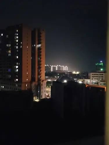 窗外的夜景