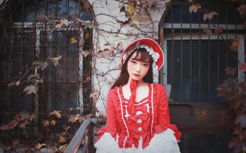 红衣美女复古宫廷风写真图片电脑壁纸