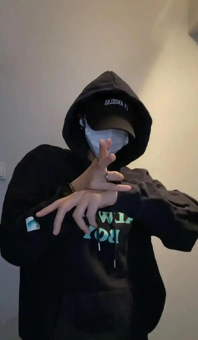 女友锁屏壁纸#女生酷起来就没男生什么事了 #你的壁纸被我承 - 抖音