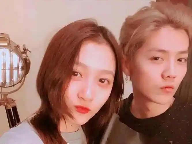 鹿晗关晓彤突然官宣喜事!太甜了!