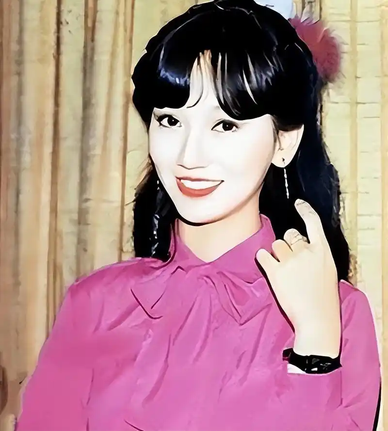 69岁赵雅芝对比60岁叶童,自然老去和医美老去的差距一目了然