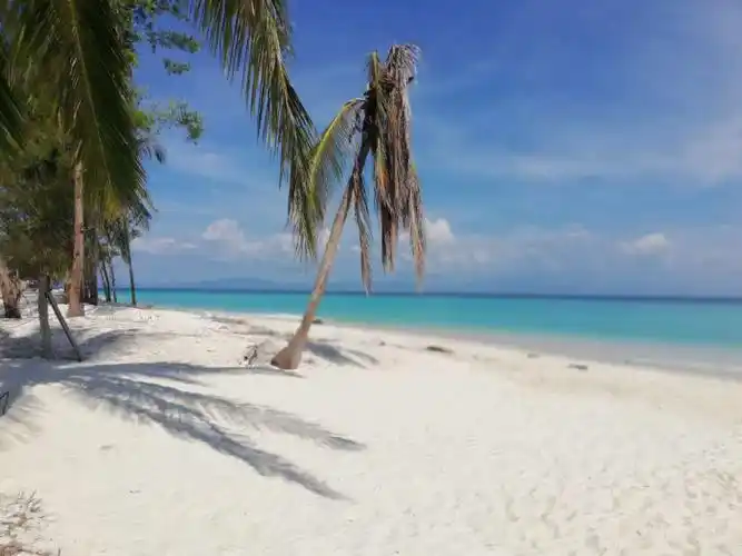 美人鱼岛的岸边干净吗?沙滩怎么样?