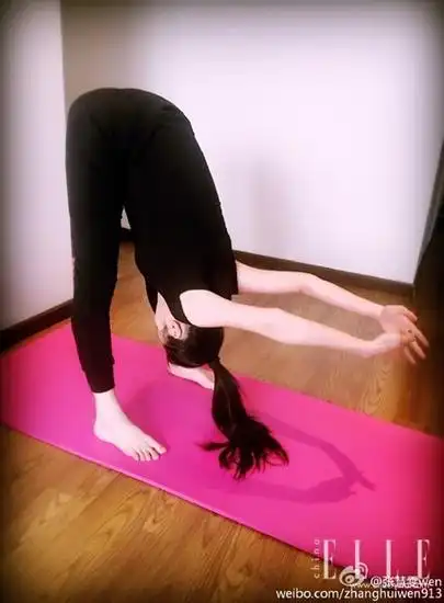 张慧雯原来是爱"炫腹"的"一字马女神"!