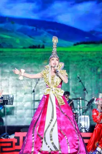 花开四季赞歌内蒙古乌兰图雅演唱会乌兰浩特站现场照