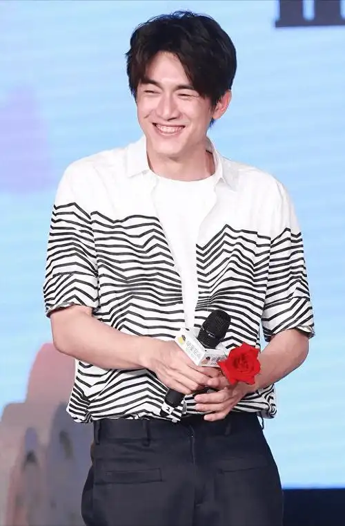 杨玏王玉雯恋情曝光,女方曾为追求徐正溪说黄晓明土林更新丑_吐槽