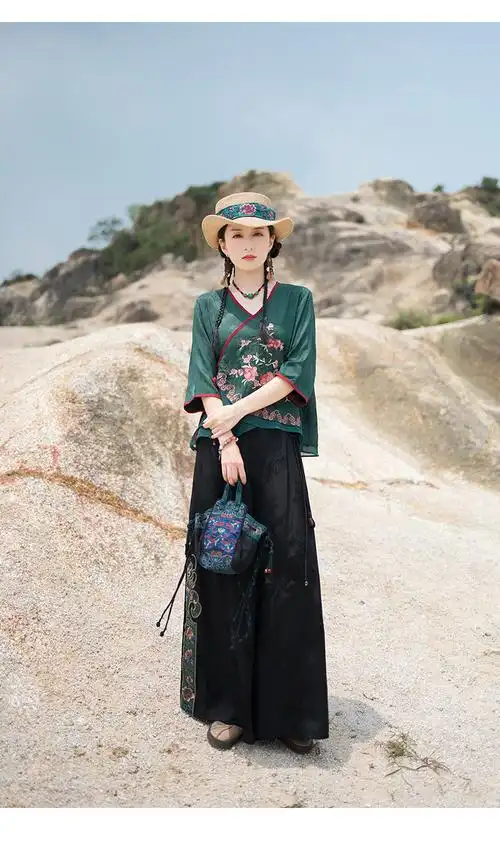 实拍新款女装民族风刺绣提花斜襟领v领中袖小衫上衣复古 - 17网