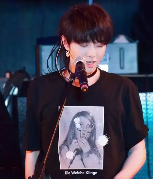 早安,哪天华晨宇会不会弄个满头的小辫子?