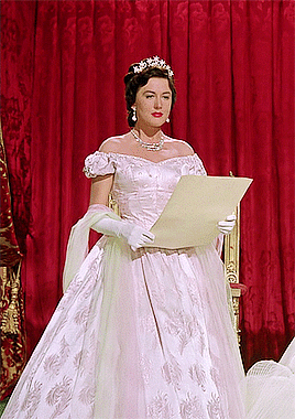 《茜茜公主》50套裙子欣赏:别只看主角的蓬蓬裙,配角服饰也精美