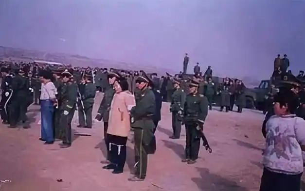 震惊一时的公审大会枪决现场居然有犯人假死