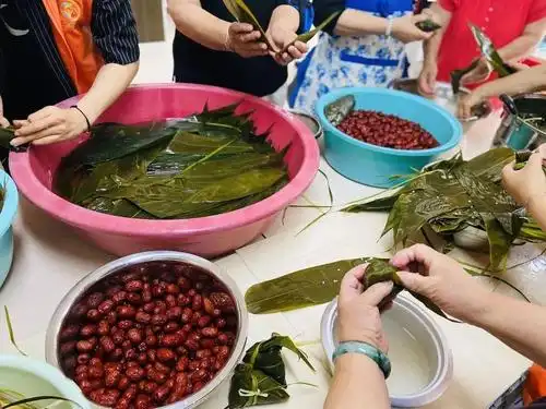 包粽子啦!东坝这里热火朝天,现场照片来了