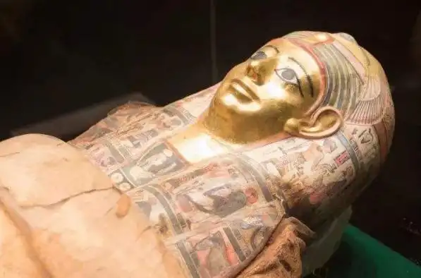 新疆火焰山发现传说中的"僵尸":梳有长辫,尸体保存完整