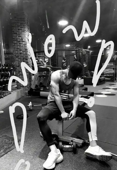 彭于晏接班人出浴视频曝光名品腹肌馋哭全网