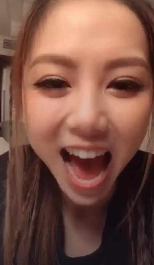 《学猫叫》已过时,邓紫棋这首歌搭配舌头舞走红,成男生撩妹神曲