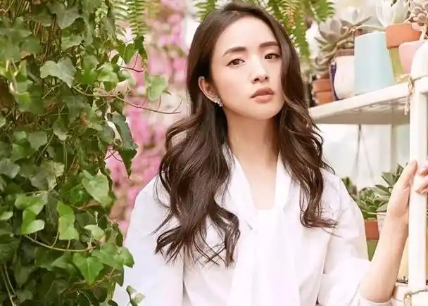 重心放在家庭上,本来都以为林依晨会很幸福,不过却被知情人士爆料