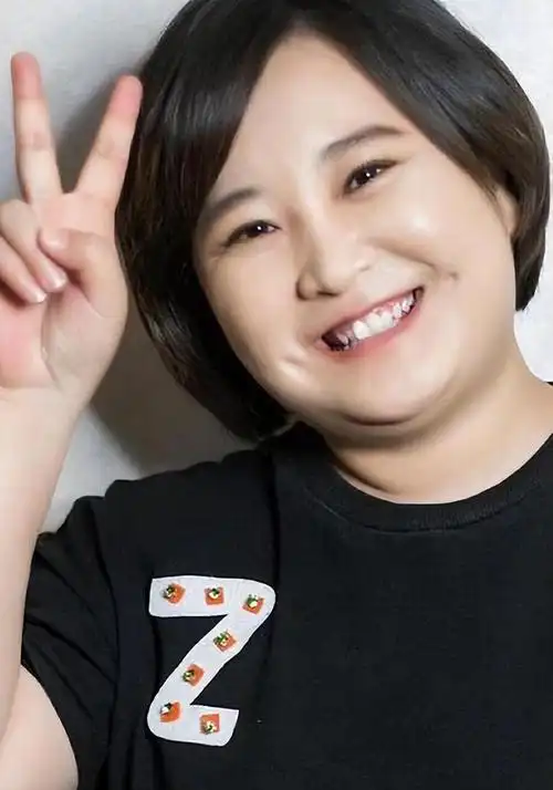 贾玲成功瘦了100斤新照曝光瘦到不敢认人小一圈肌肉线条明显