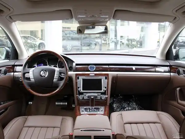 哈尔滨车市 哈尔滨优惠促销 哈尔滨高档轿车   在内饰方面,新辉腾依旧