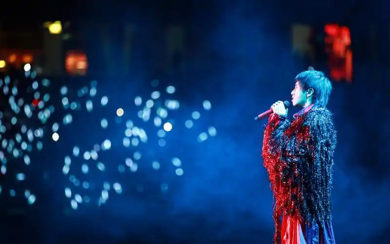 华晨宇98鸟巢演唱会降临现场不清晰录制