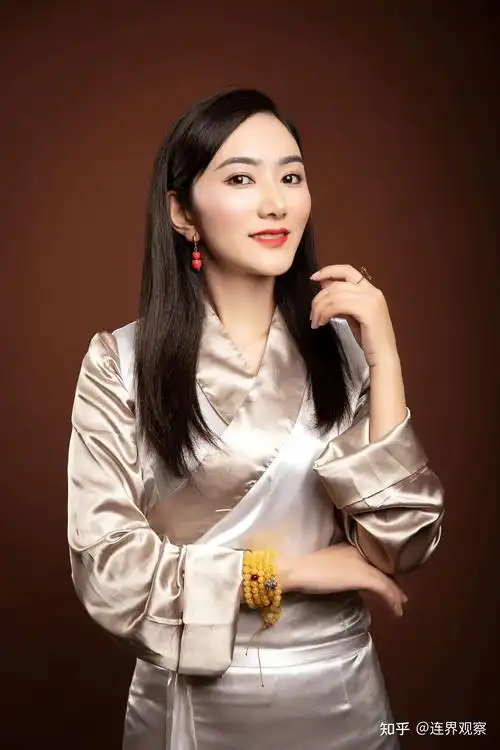 藏族女歌手妙音姑娘泽绒拉姆新歌走红 《在那草地上》