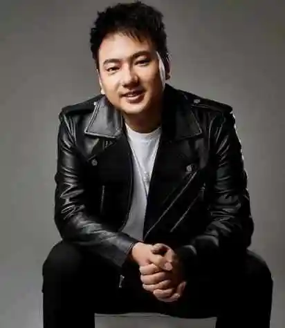 海来阿木生于四川省凉山州甘洛县人,中国内地著名男歌手,也是音乐创作