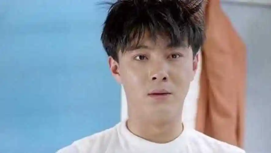 超级学校霸王张卫健年轻时候真是太帅了这颜值吊打四大天王