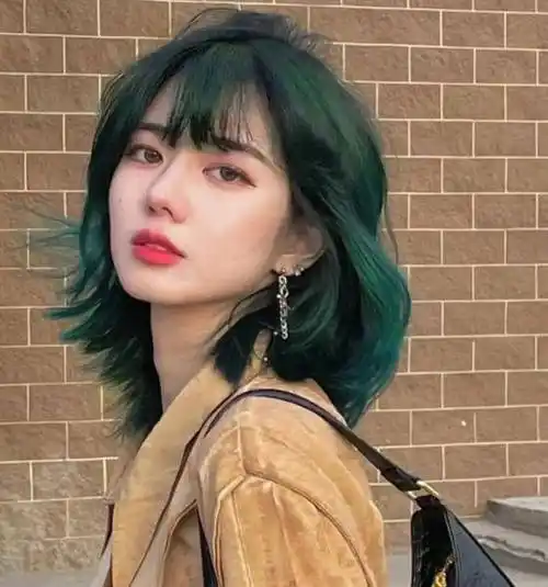 头发染什么发色好看?显白时髦的北极星绿,清新灵动显气质_修剪_四大_