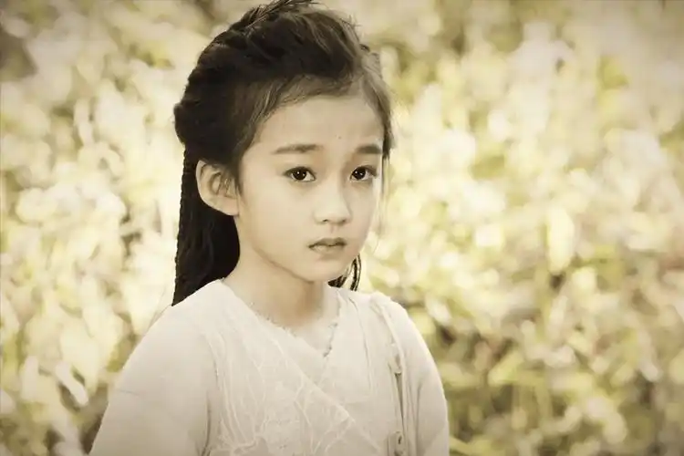 萌娃天花板"小司藤",6岁出道年入百万,她究竟有何魅力?