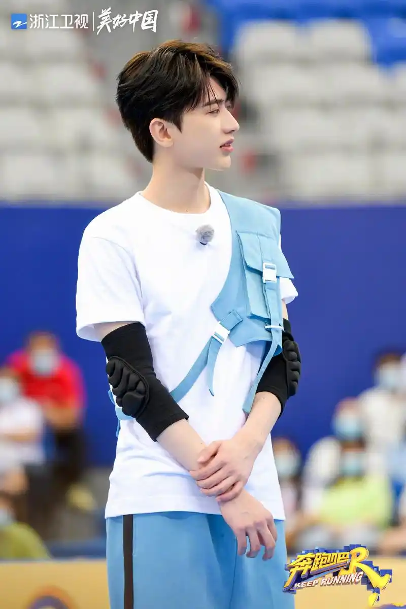 消息蔡徐坤奔跑吧剧照公开清新元气的运动少年尽显青春气息