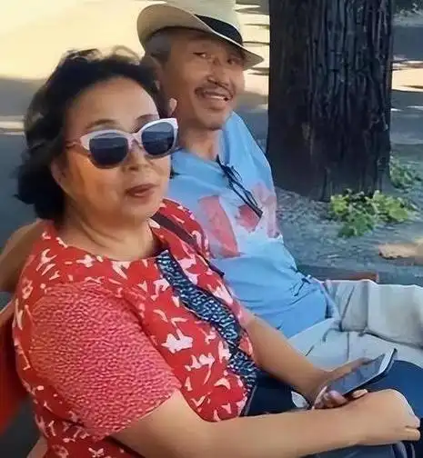 老戏骨杜源和妻子从青梅竹马到白头偕老如今女儿成了他的骄傲