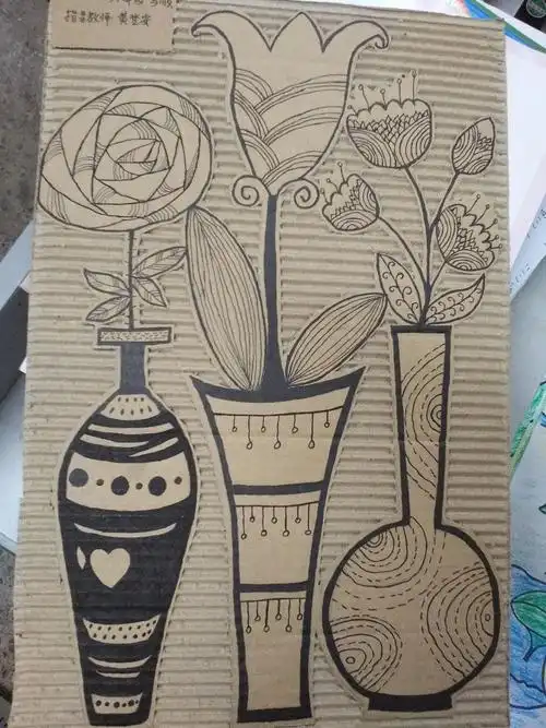 我会废物利用,把废旧的纸板经过我的小手变成了一幅美丽的图画!