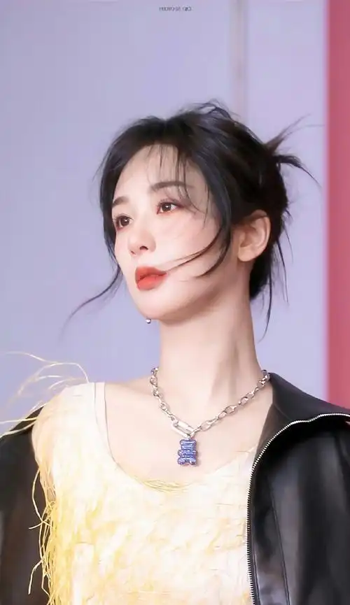 杨紫立夏营业照##杨紫好温柔啊