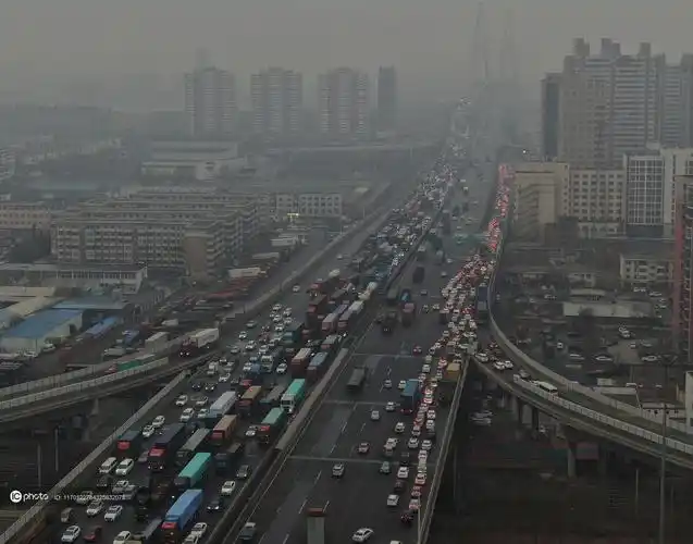 独家:航拍秦滨高速天津滨海新区段晚高峰堵车 - ic_photo - 图虫
