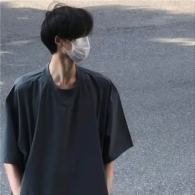 干净的蓝色调风景男头背影酷酷的 精致男生头像成熟男人专用_男生头像