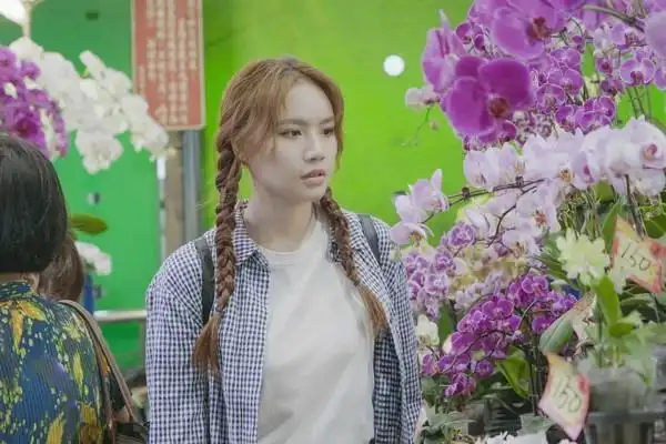 新加坡歌手文慧如今年母亲节依旧在工作中度过,平常就有买花习惯的她