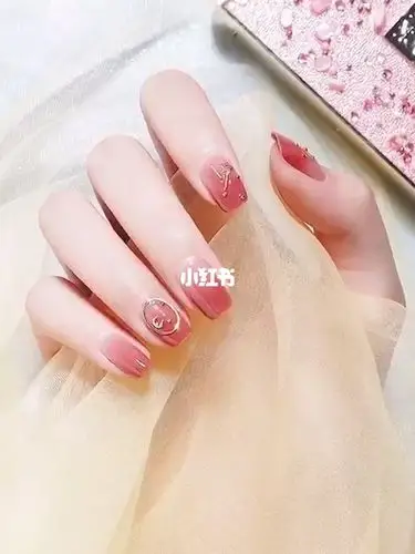 超级喜欢的渐变色指甲