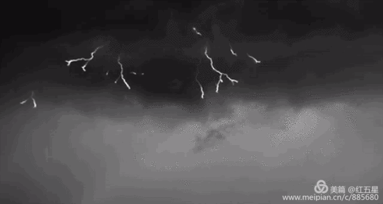 雷鸣闪电的时刻