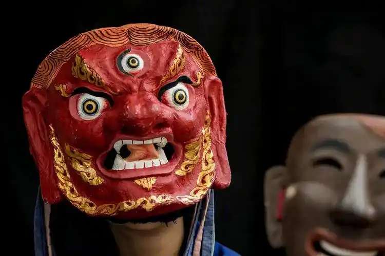 小众电影嘿玛嘿玛面具人生是怎样的