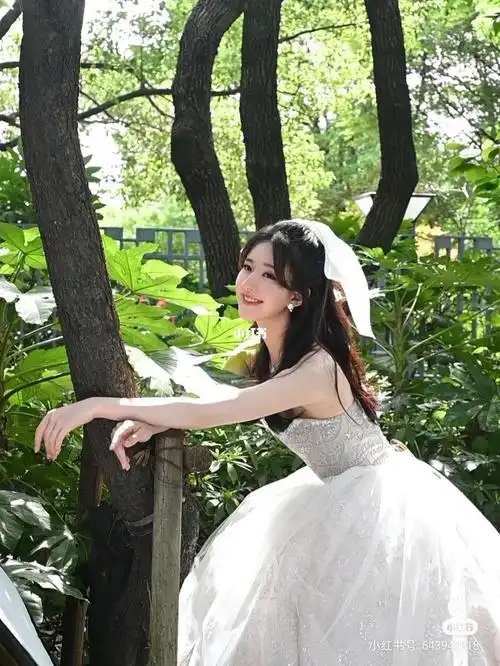 最美婚纱  #赵露思