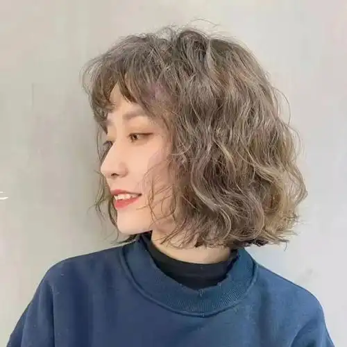 关注《发型图片库》,天天分享好发型复古港风"满头卷"烫发太火了!